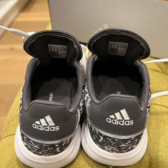 Adidas Boys Golf Shoes size 4.5 - Picture 6 of 7